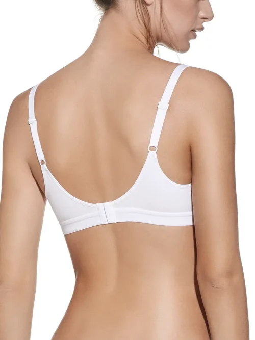 Vista posterior de sutiã desportivo branco em algodão, com alças ajustáveis e fecho traseiro, sem aros nem enchimento, ideal para conforto diário.