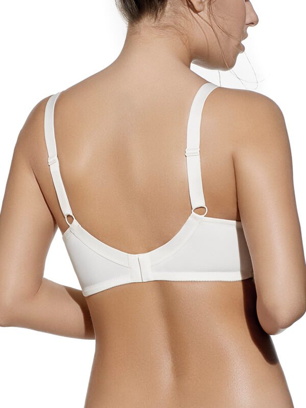 Sutiã marfim com aros e enchimento, com ajuste nas costas para maior conforto e suporte. Elegante e delicado, perfeito para ocasiões especiais