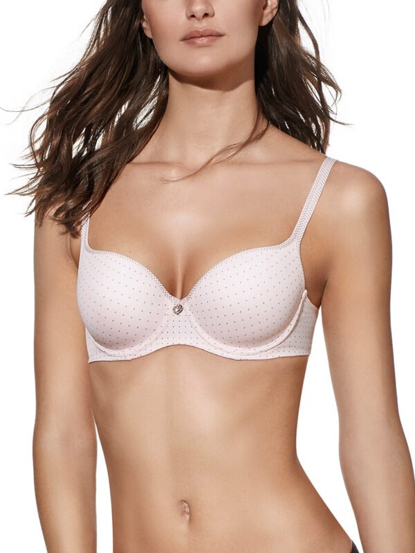 Sutiã rosa com aros e enchimento, estampa delicada de pequenos pontos, laço central metálico e alças ajustáveis com detalhe decorativo. Modelo posando de frente.