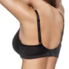 Modelo de costas usando sutiã preto com detalhes em tule bordado. As alças ajustáveis proporcionam um encaixe perfeito, enquanto o fecho traseiro garante sustentação e conforto.