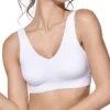 Mulher a usar sutiã desportivo branco sem aros, sem costuras, com dupla camada e enchimento removível, ideal para conforto diário.