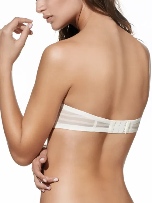 Costas de sutiã sem alças com enchimento e tule com bandas, destacando fecho confortável e suporte elegante para todos os corpos.
