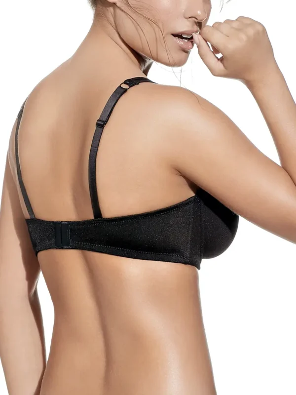 Costas de sutiã preto sem enchimento, com alças reguláveis e fecho, em microfibra com acabamento em tule para conforto e elegância.
