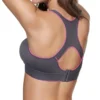 Vista posterior de sutiã desportivo cinza com enchimento, sem aros e costas olímpicas, com fecho traseiro e acabamentos rosa contrastantes.