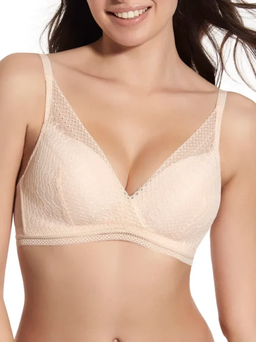 Sutiã bralette rosa em renda delicada, com enchimento leve, sem aros, alças ajustáveis e fecho nas costas para maior conforto.