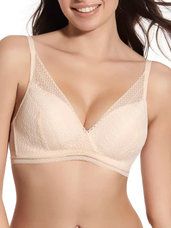 Sutiã bralette rosa em renda delicada, com enchimento leve, sem aros, alças ajustáveis e fecho nas costas para maior conforto.