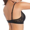 Costas de sutiã bralette preto em renda delicada com enchimento, alças ajustáveis e fecho, pensado para conforto e suporte suave.