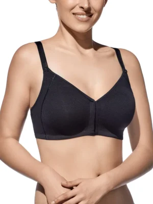 Sutiã Marta - Preto - Sem Aros Sem Enchimento Sutiã de algodão preto, sem aros nem enchimento, com fecho frontal acessível e alças ajustáveis para conforto diário e inclusão.