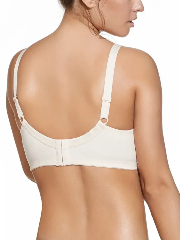 Vista traseira de soutien branco em algodão suave, sem aros e sem enchimento, com alças ajustáveis e fecho clássico para conforto prolongado.